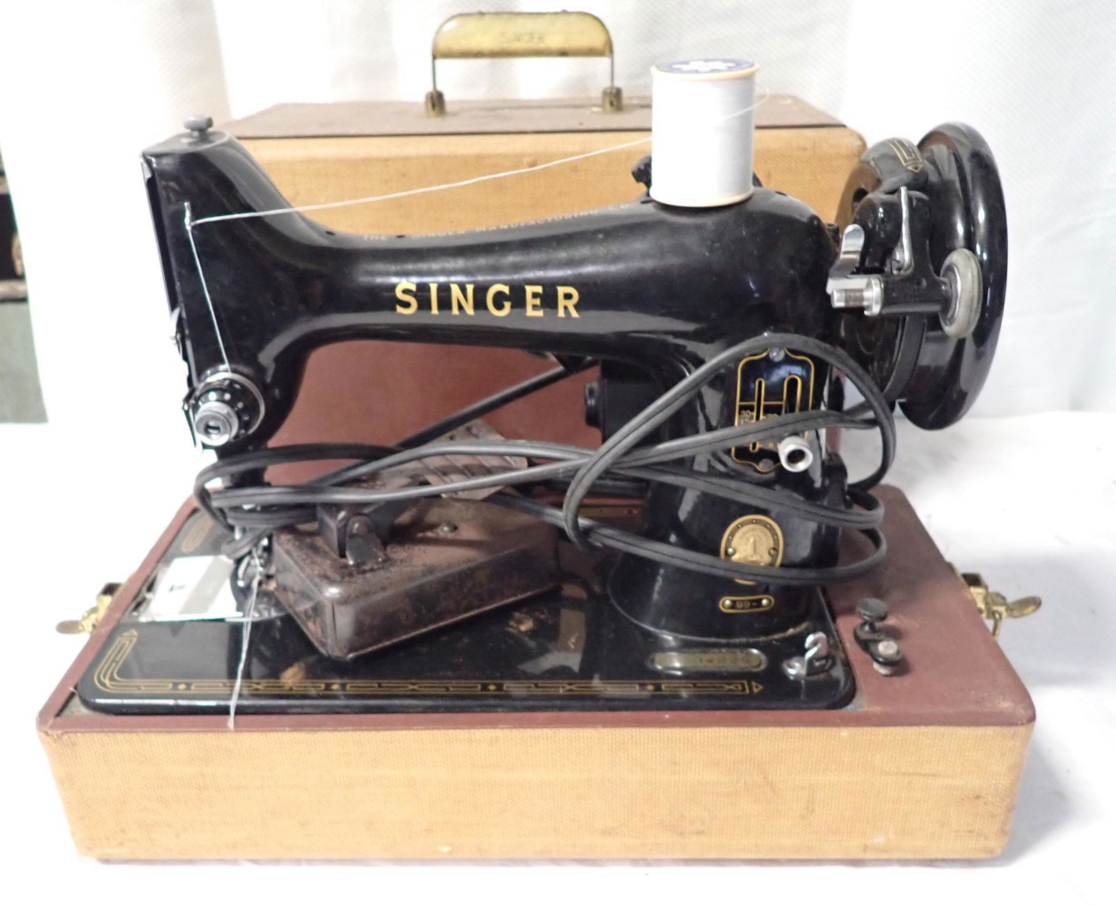 Singer Sewing Machine Model No. 99 (1 of 6)