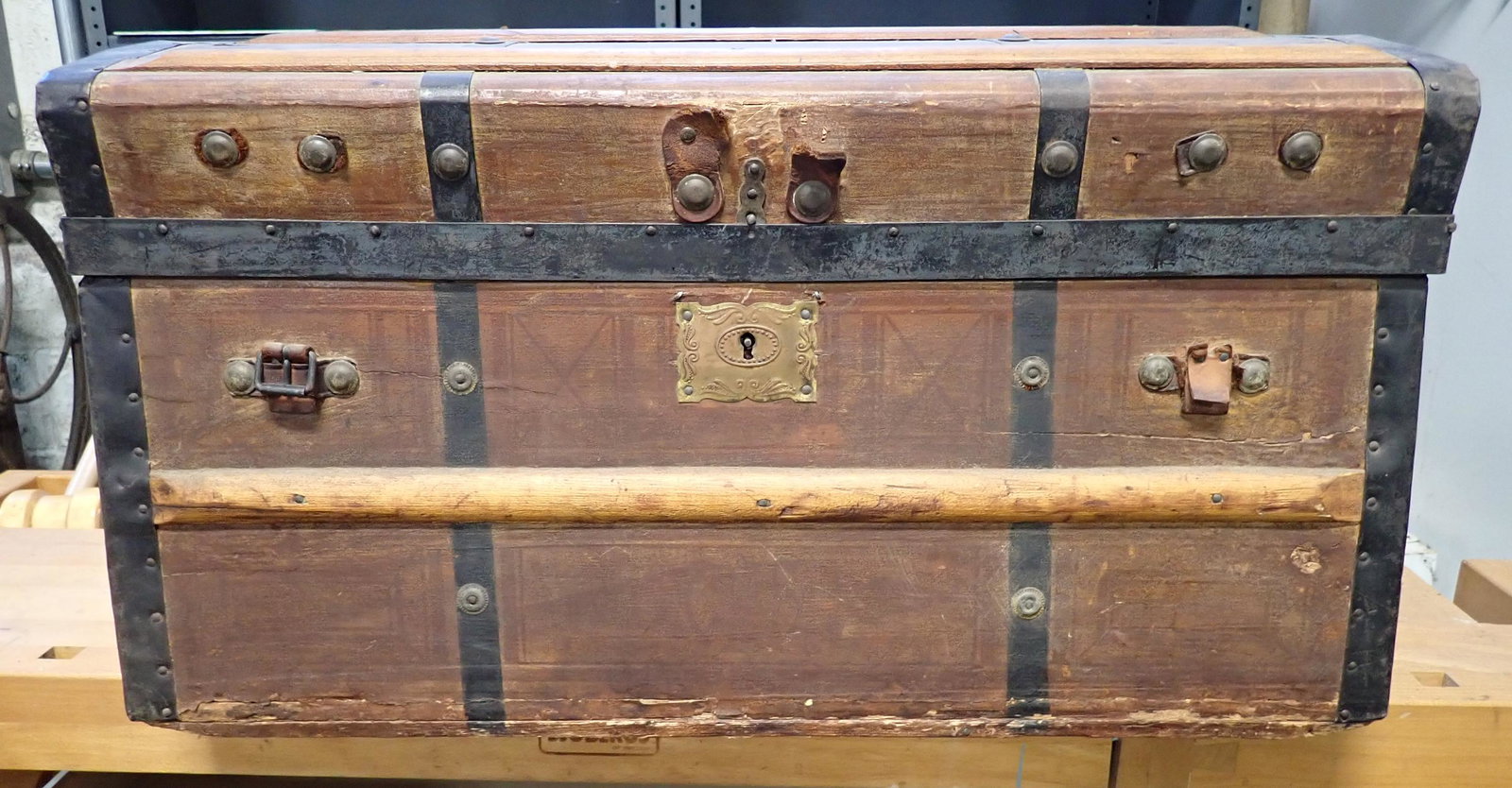 Trunk: Approx 17" x 30" x 17" tall. NO SHIPPING !