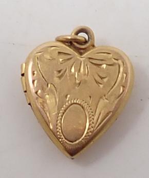 10K Gold Heart Locket: Weighs approx .54 dwt and is approx 3/8" x 1/2"