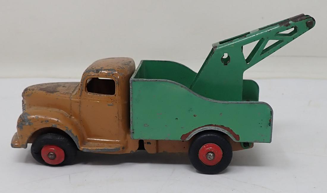Dinky Toys Commer Service Wrecker (1 of 4)