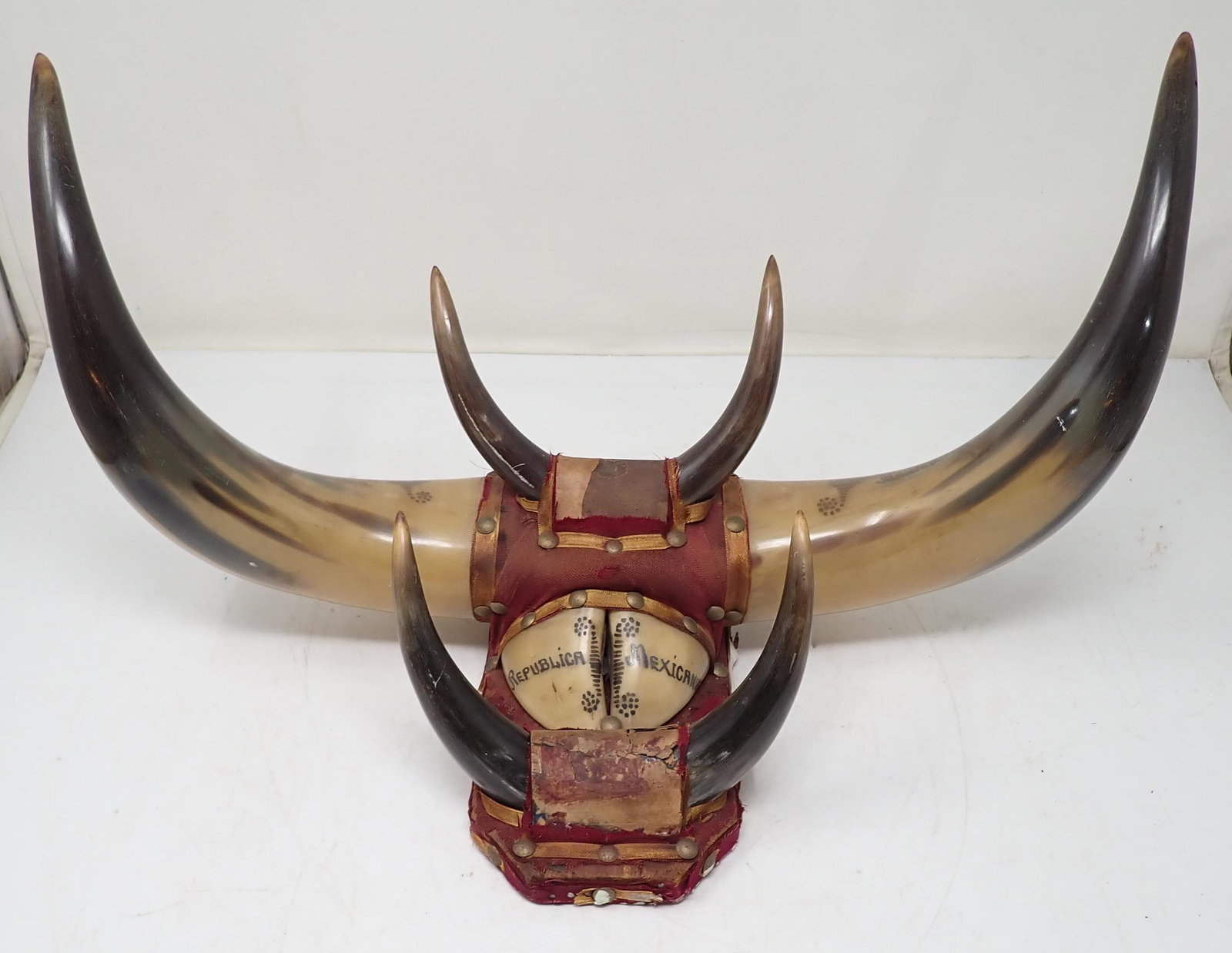 1939 Mexican Souvenir Cow Horns and Hoofs: Apprx 17 1/2" long