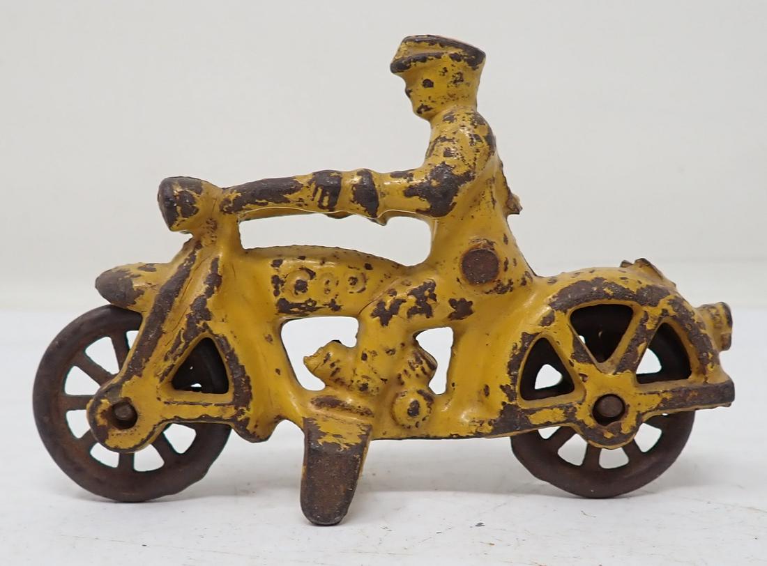 Hubley Cast Iron Cop Motorcycle Toy (1 of 3)