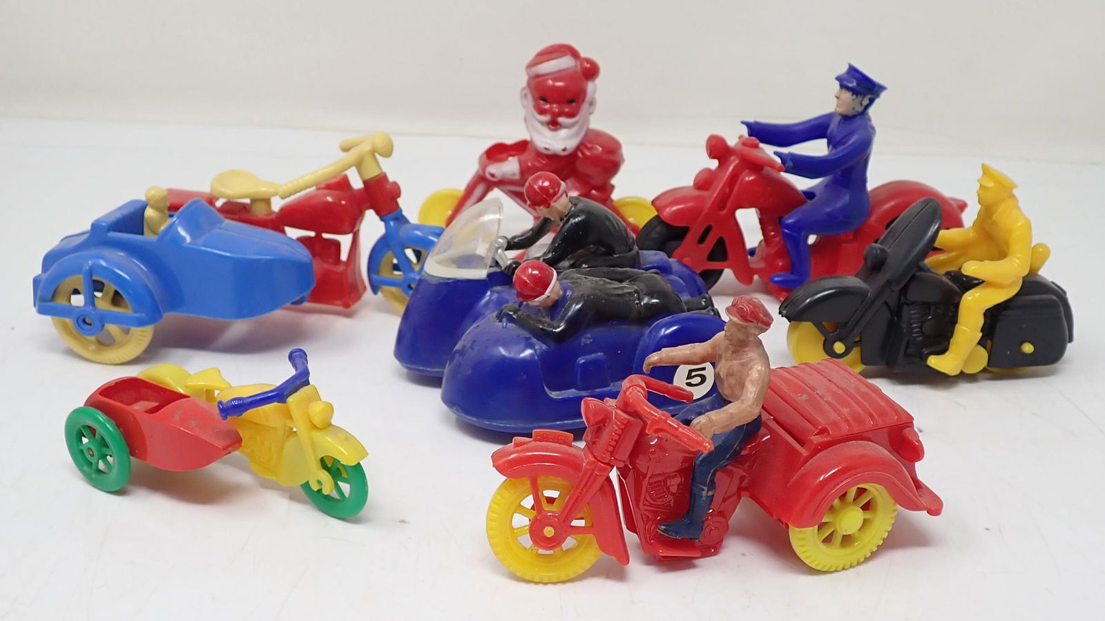 Hubley Kiddie Toy Renwal & Misc Plastic Motorcycles (1 of 4)