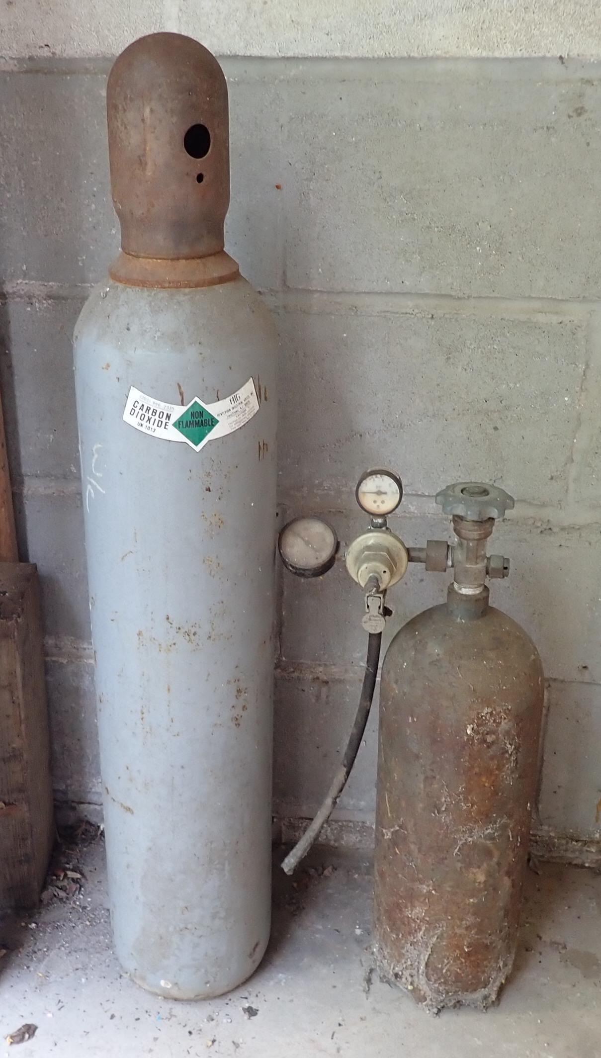 Carbon Dioxide Tank (1 of 1)