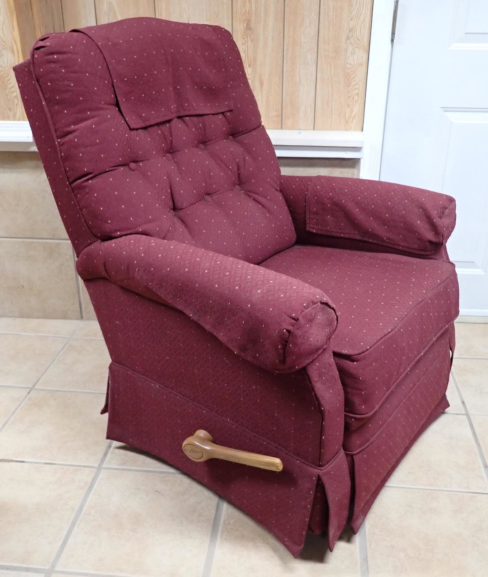 Rocker Recliner and Table Contents: No shipping ! Buyer must remove before 1pm and bring help to load. Must take all !