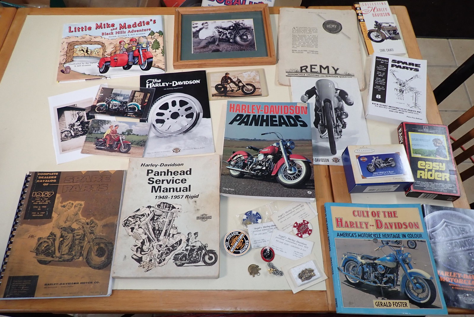 Harley Davidson Manuals Books Photos Pins Misc (1 of 12)