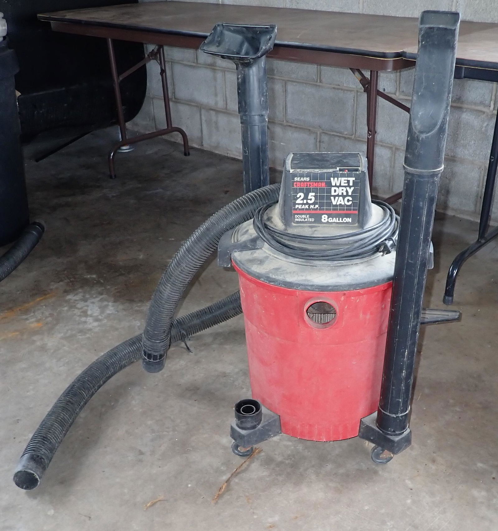 Craftsman 8 Gallon Shop Vac (1 of 2)
