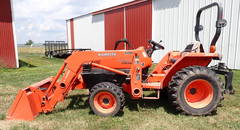 Kubota L3400 Hydrostatic Tractor w/ LA463 Loader