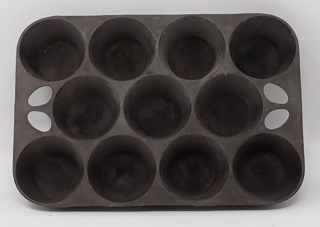 Griswold No. 949C Cast Iron Muffin Pan (1 of 2)