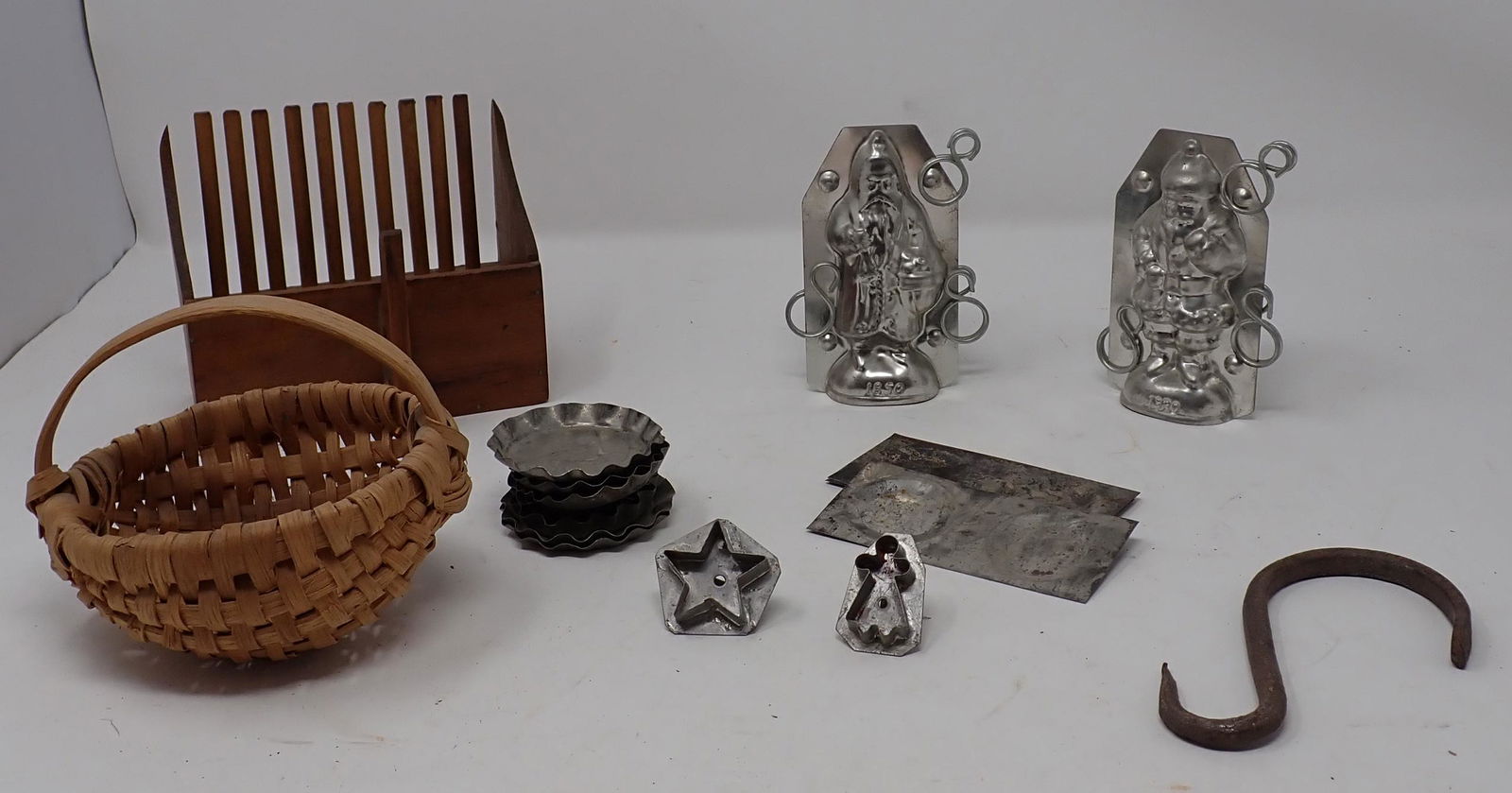 Tin Chocolate Molds Mini Basket Cranberry Scoop (1 of 5)