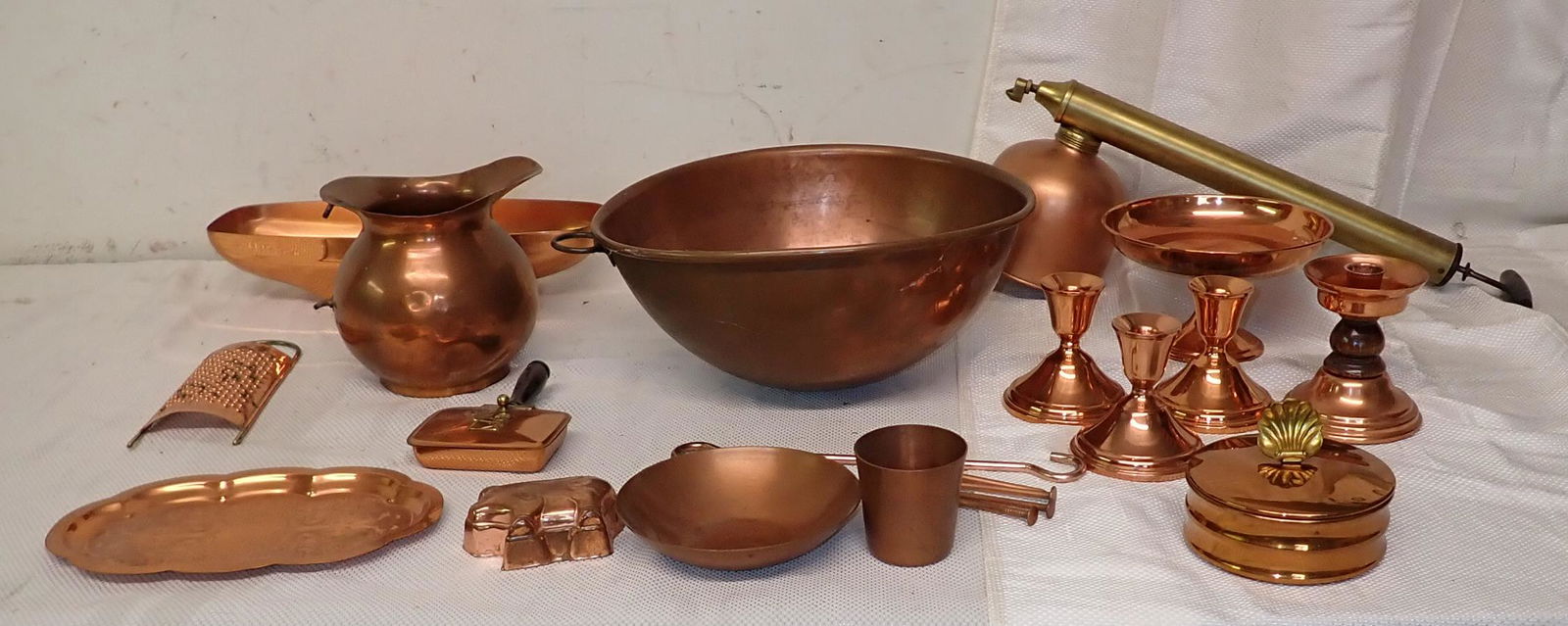Copper Bowl Candleholders Trays Dishes Misc (1 of 5)