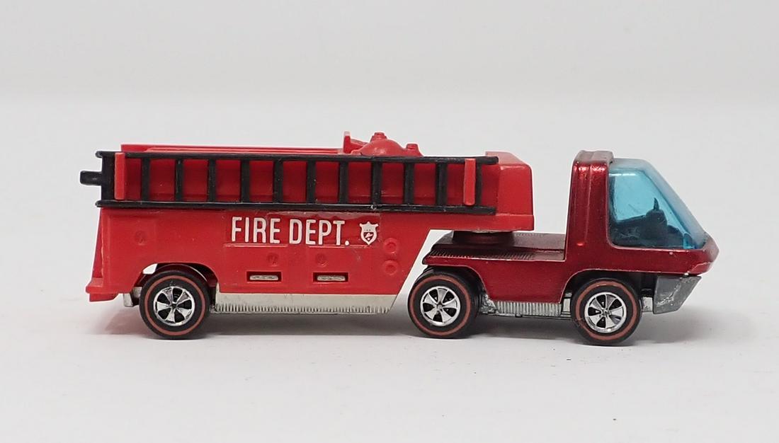 Red Line Hot Wheels Fire Dept Truck (1 of 5)