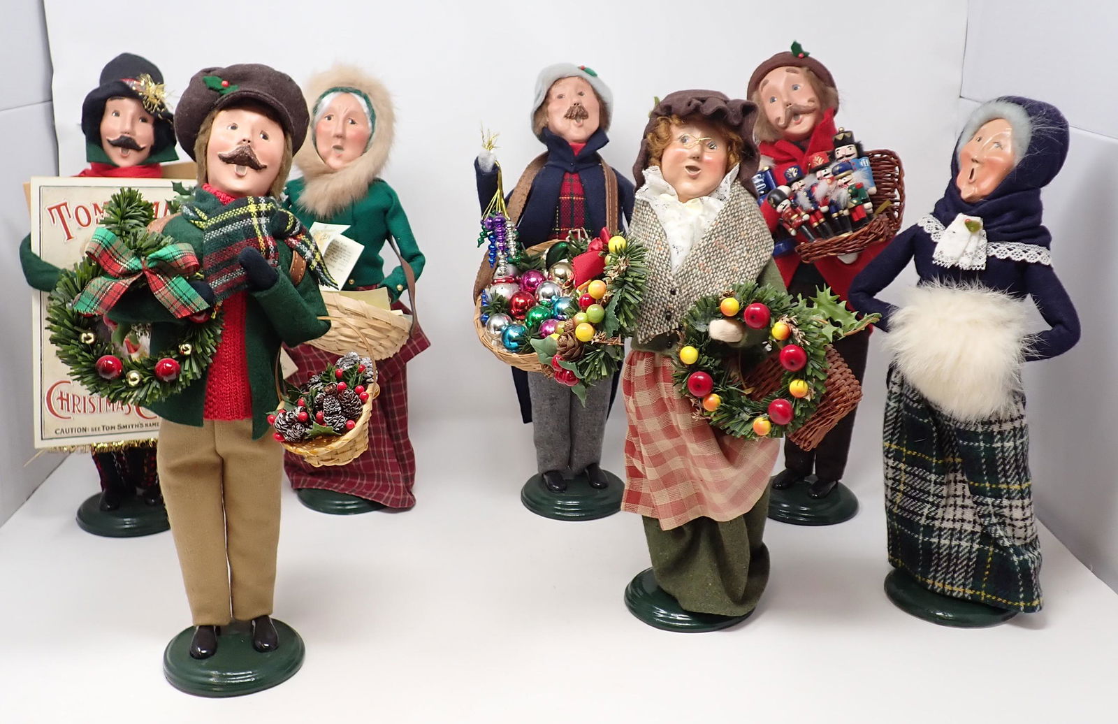 Byers Choice The Carolers Figures (1 of 6)