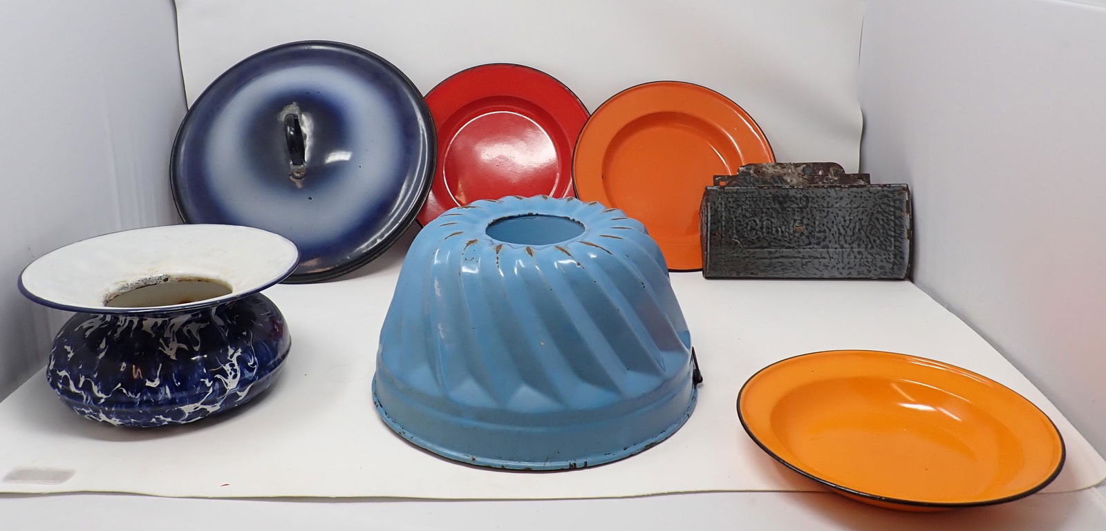 Enamelware Plates, Bundt Pan, Comb Box Misc (1 of 5)