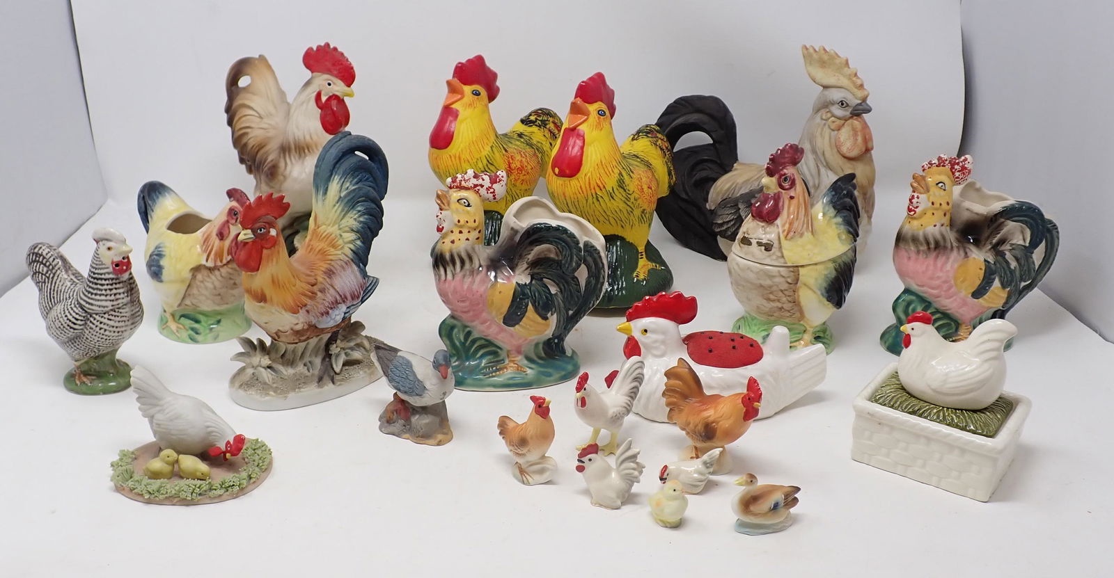 Assorted Rooster & Chicken Figures (1 of 5)
