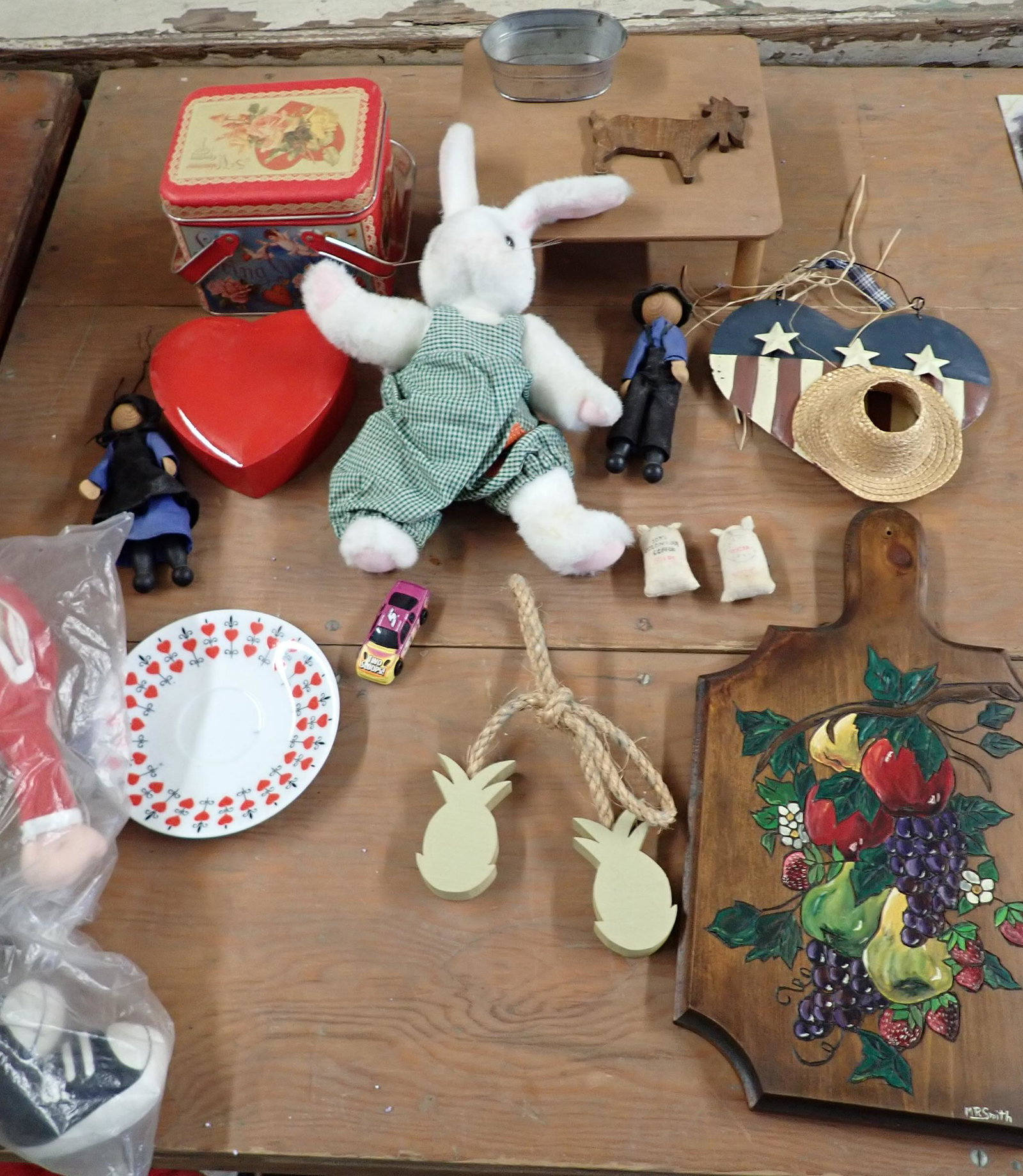 Large Lot of Misc Including Cutting Board (1 of 5)