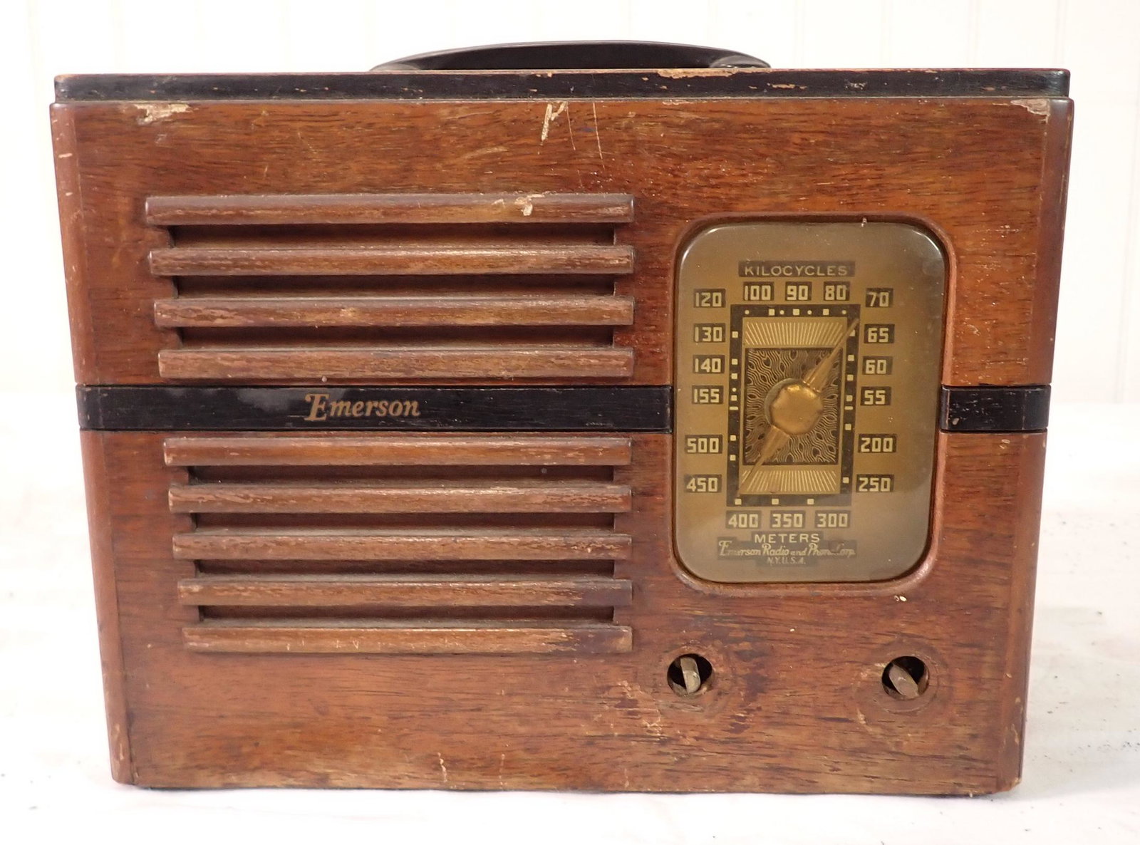 Emerson Radio: Approx 5 1/4" x 10 1/4" x 7 3/4" tall. Knobs were in plastic bag, inside