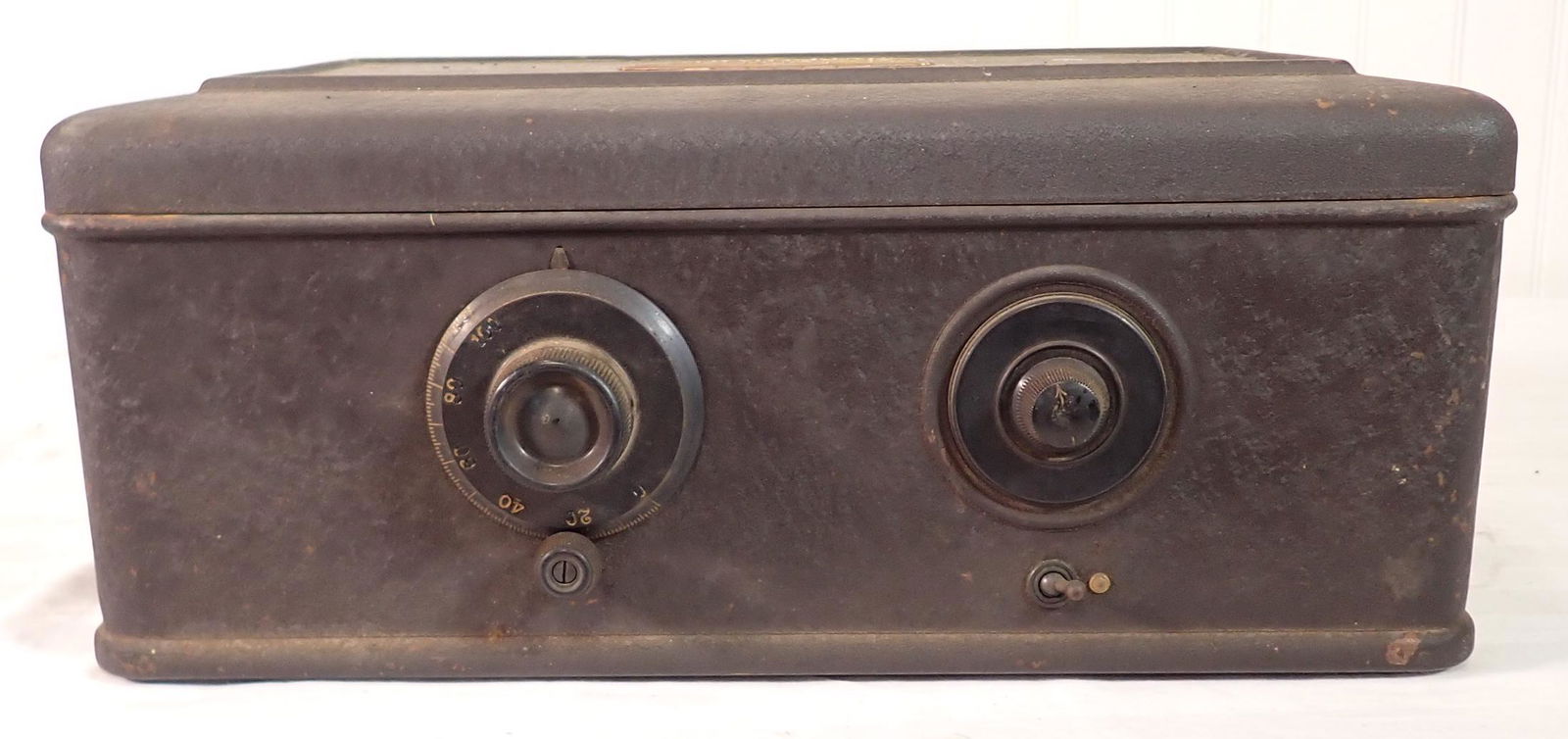 Atwater Kent Model 40 Radio (1 of 3)