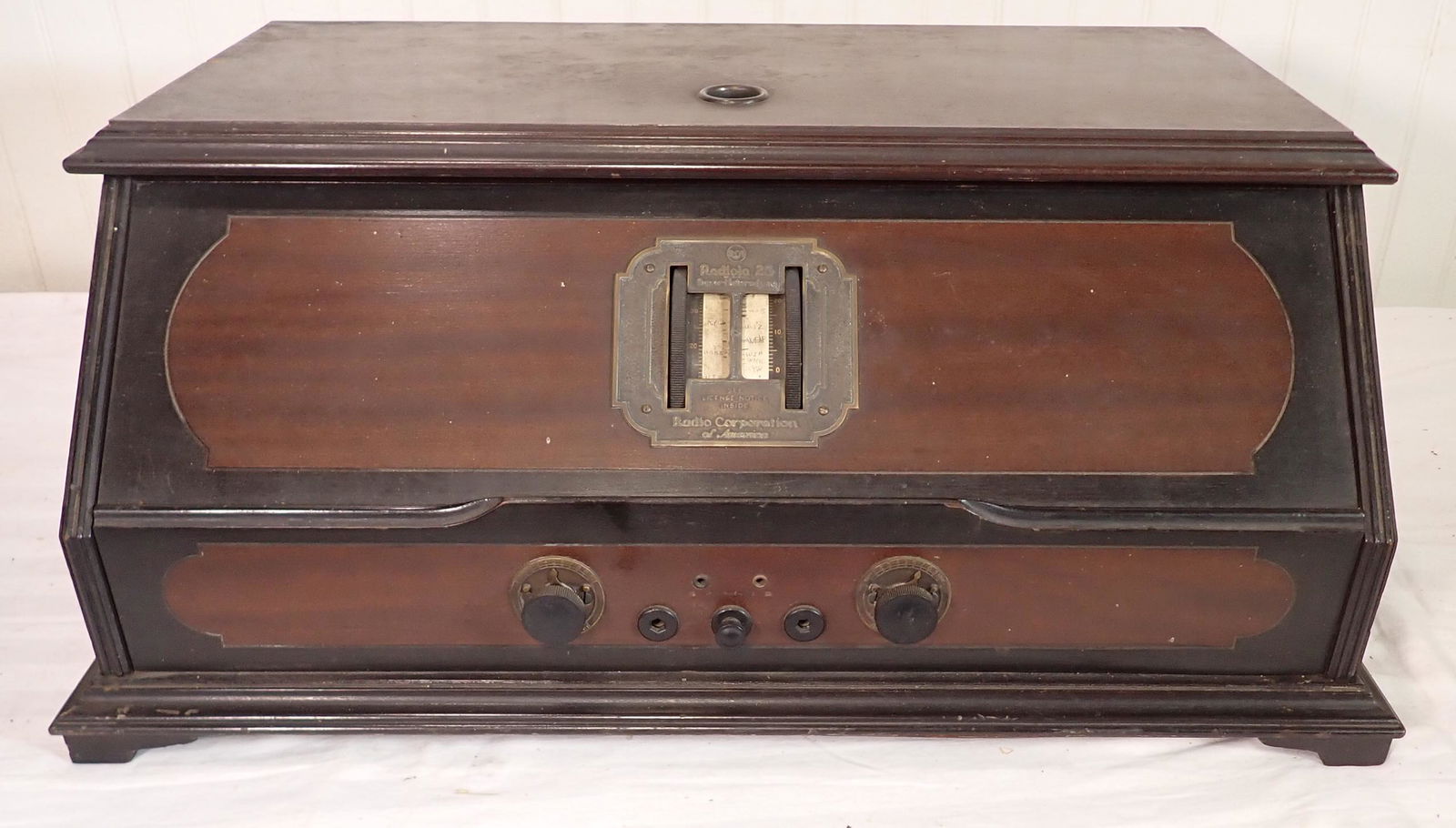 Radiola 25 Model AR-919 Radio (1 of 9)