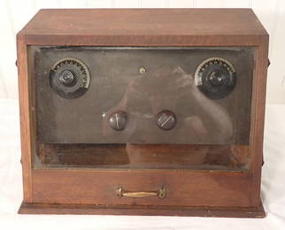 Antique Battery Radio w/ Unusual Case