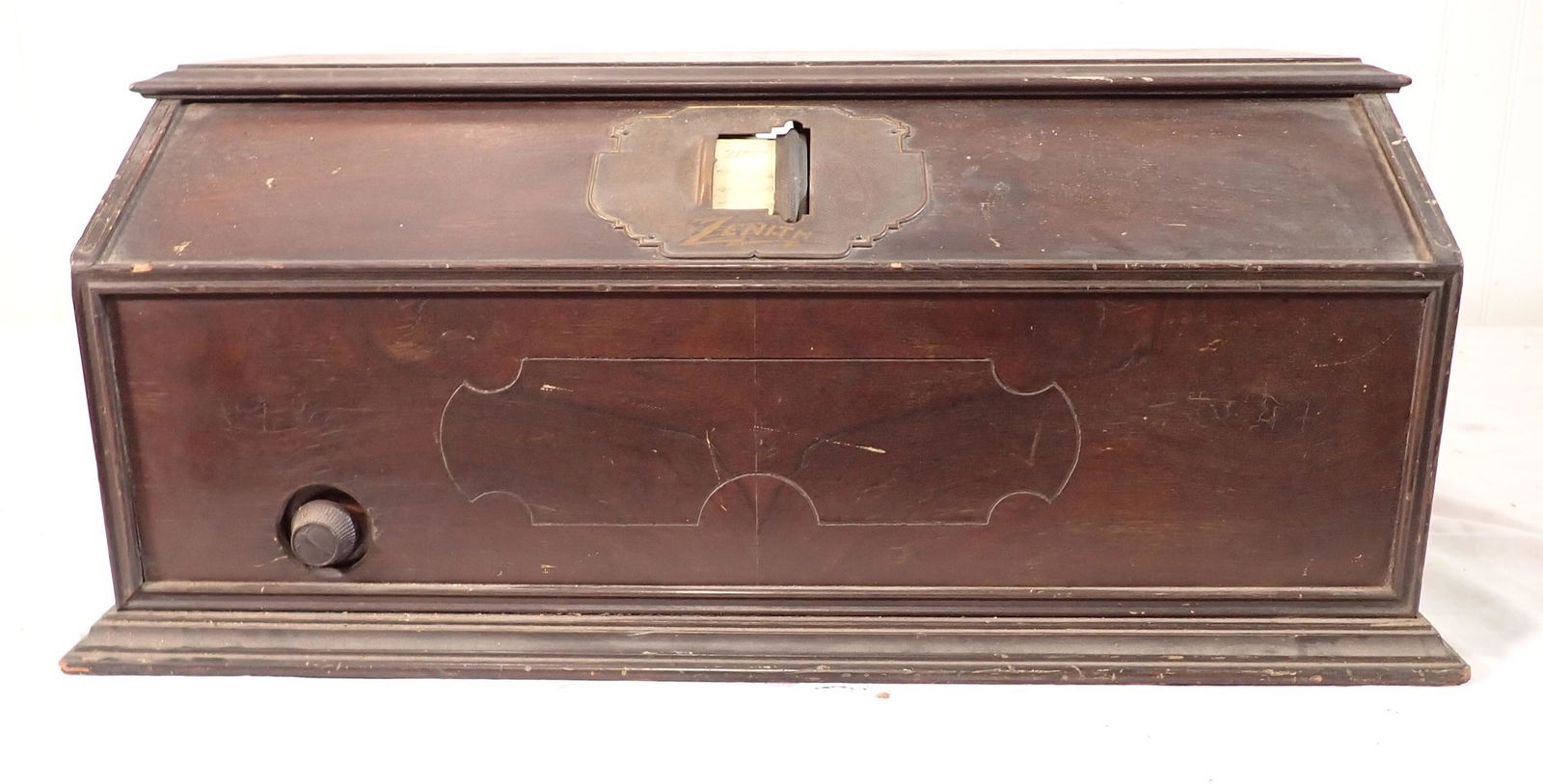 Zenith 11-12 Battery Radio: Radio