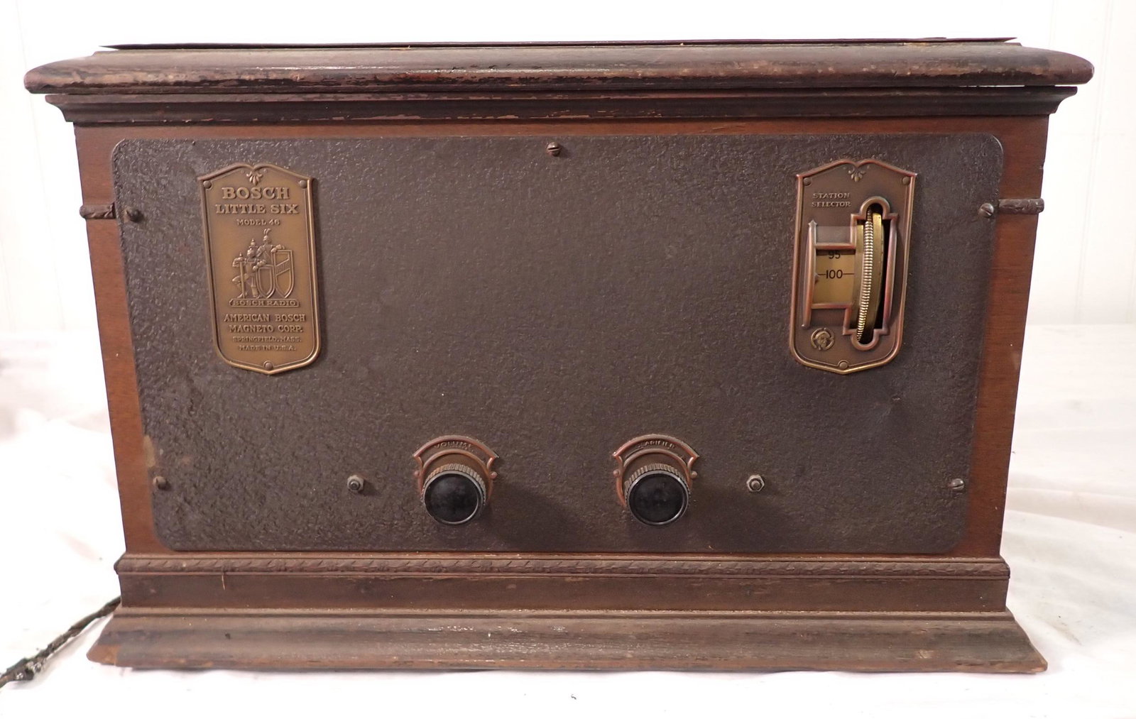 Bosch Little Six Model 166 Radio (1 of 6)