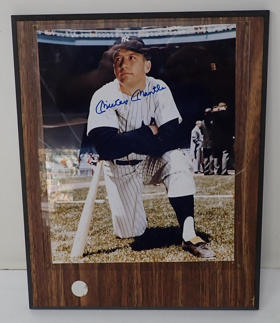 Mickey Mantle Signed Yankees Baseball Photo (1 of 3)