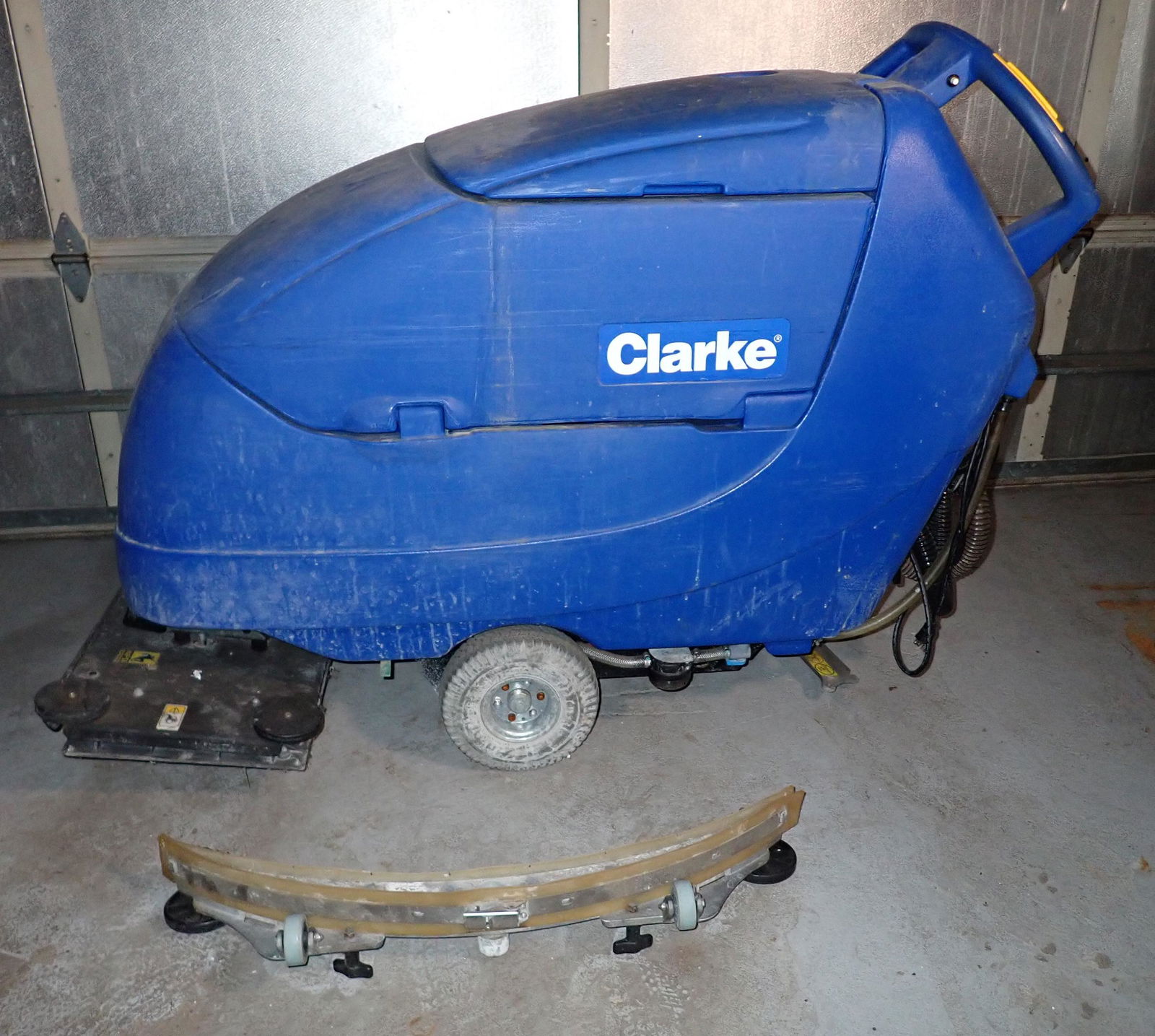 Clarke Focus II Floor Cleaner (1 of 8)