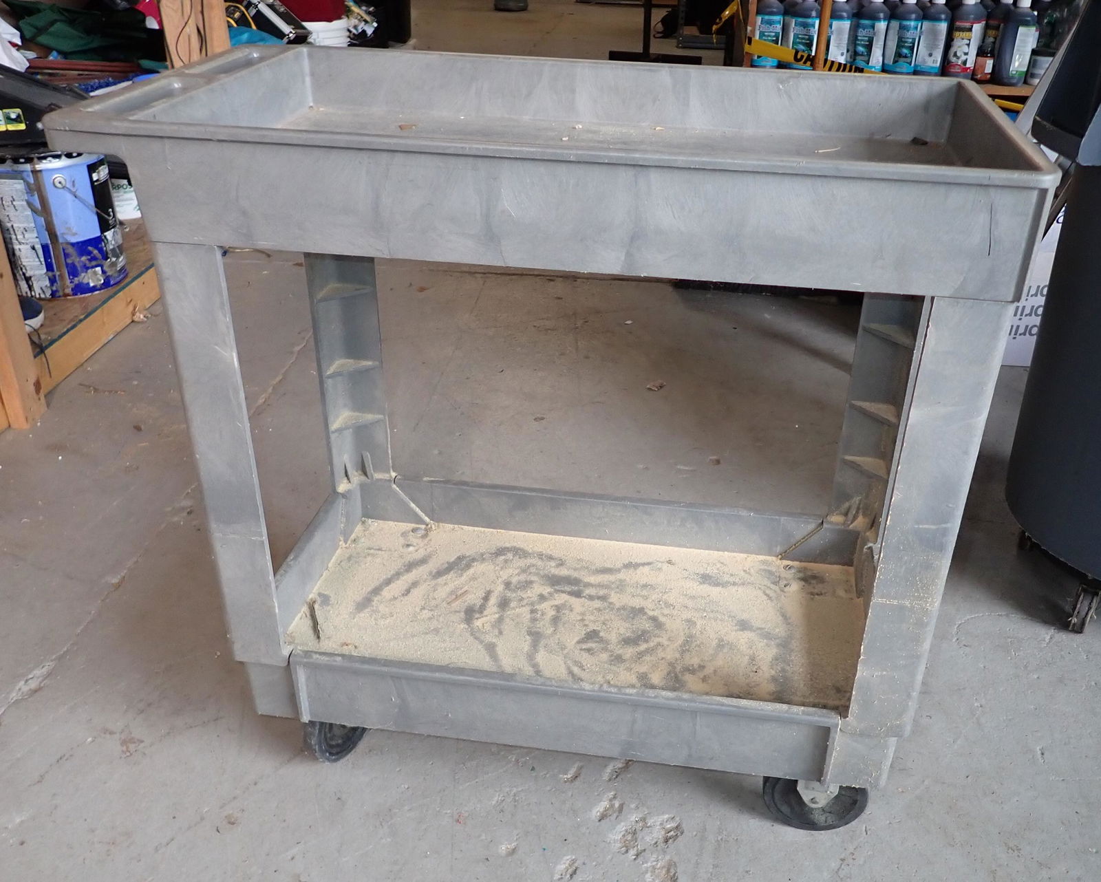 Rubbermaid 4500 Utility Cart (1 of 2)