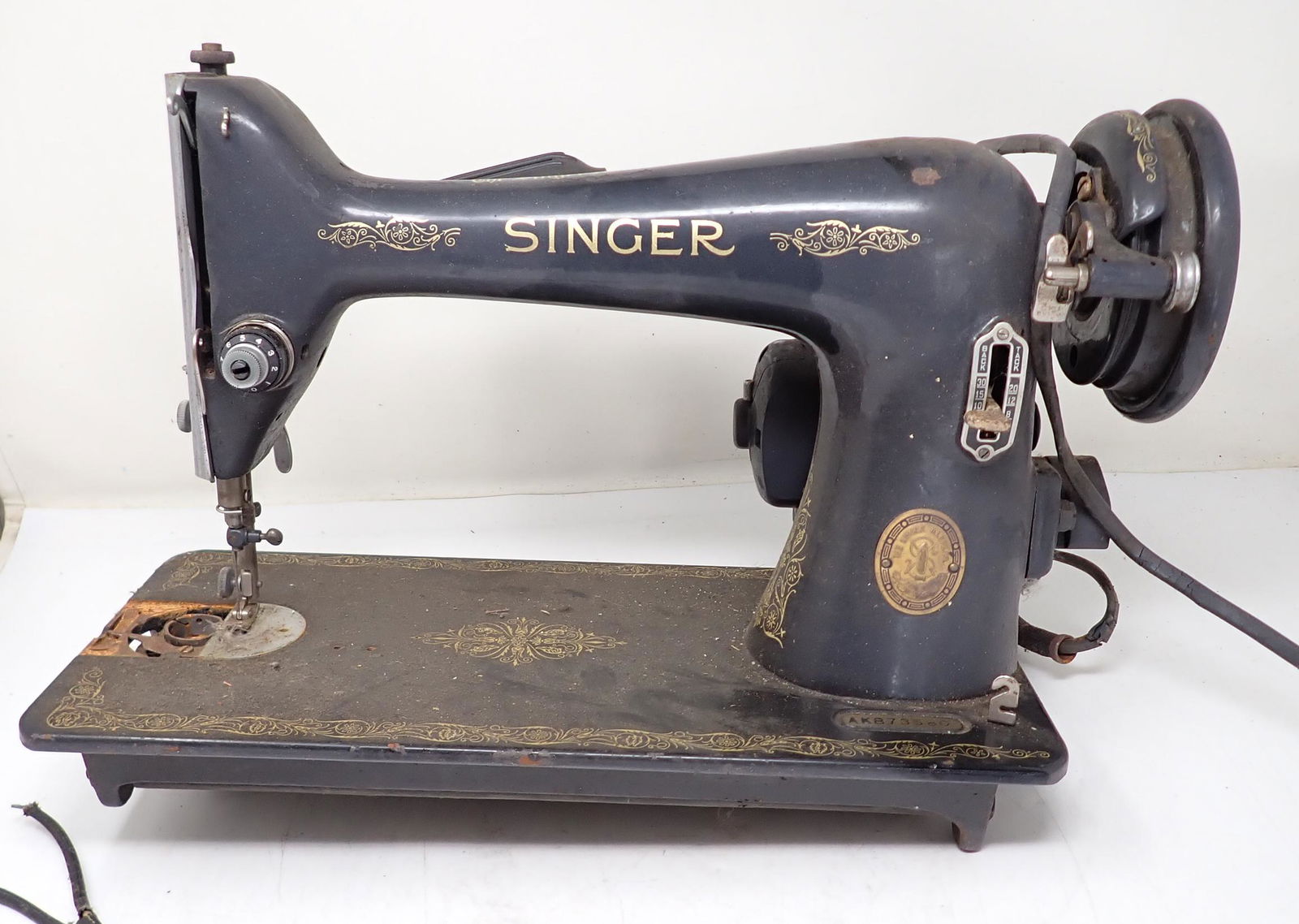 Singer Sewing Machine: No plug on cord.
