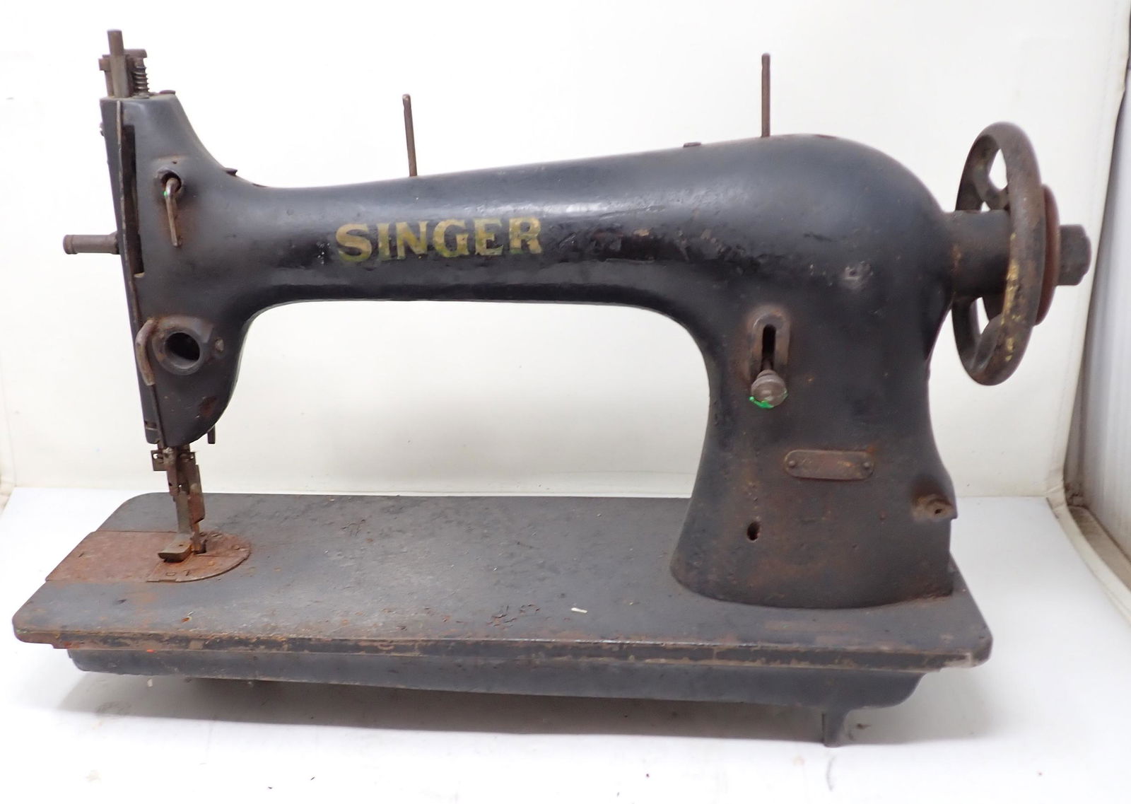 Antique Singer 31-35 Sewing Machine: Singer Sewing machine