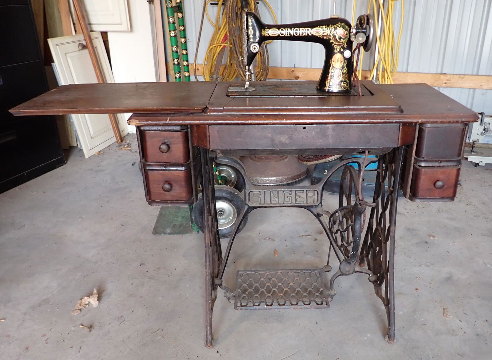 Antique Singer Treadle Sewing Machine (1 of 8)