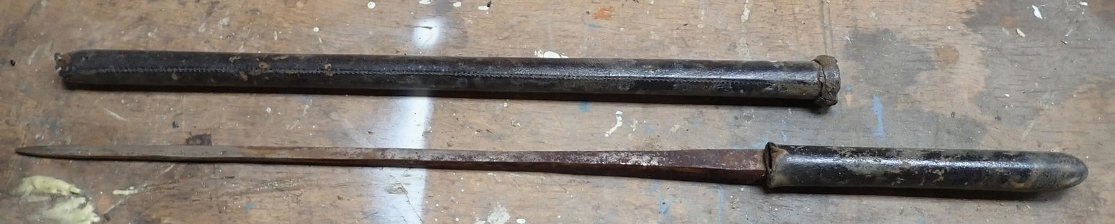 Sword / Dagger with Leather Case & Handle: 20 1/2" long.