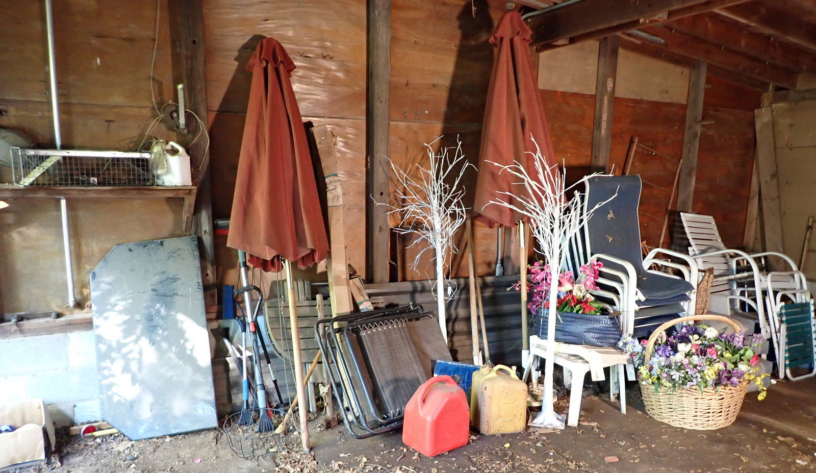 Tin Roofing Granite Misc Wall Contents: There are 2 pieces of roofing approx 30" x 13', plus some small pieces. Take what you want and leave the rest. NO SHIPPING