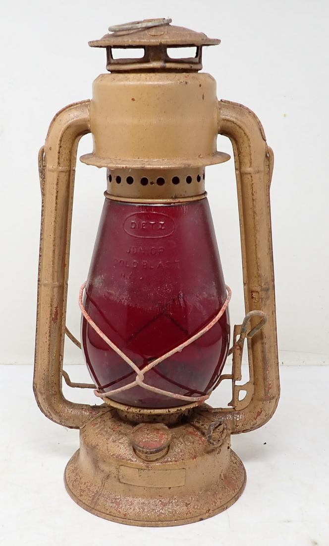 Dietz No. 20 Railroad / Barn Lantern (1 of 3)