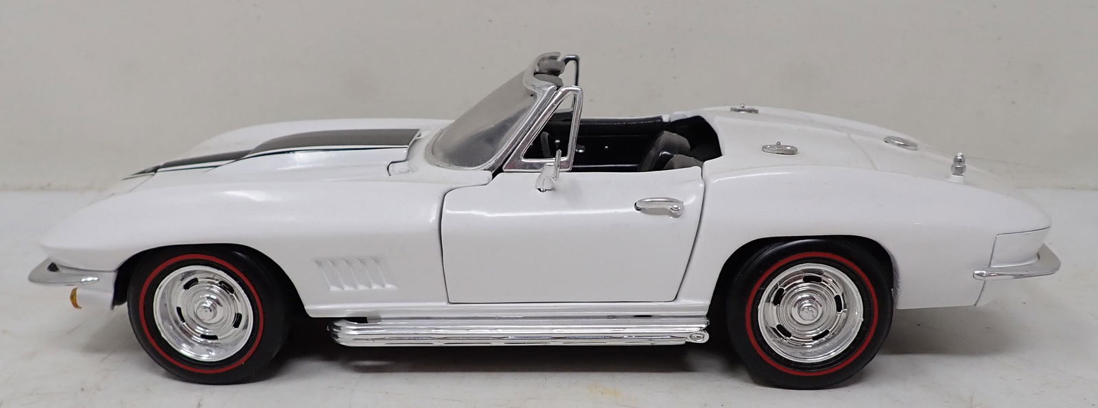 Ertl 1967 Chevy Corvette 1:18 Scale (1 of 5)