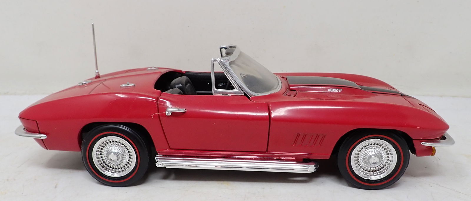 Ertl 1967 Chevrolet Corvette Diecast Car (1 of 5)