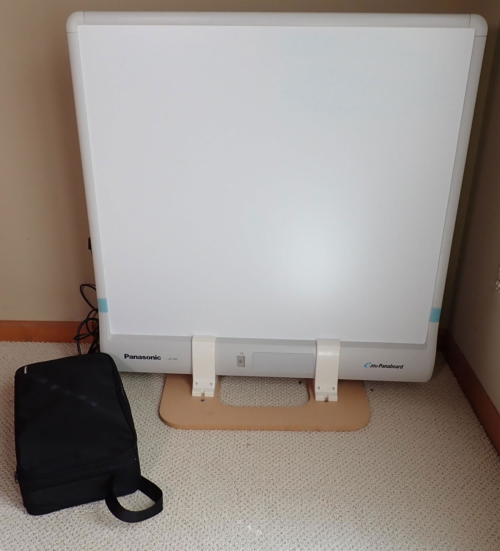 Panasonic LCD 90NT XGA Projector & Monitor: Monitor is UB-T840 . NO SHIPPING!