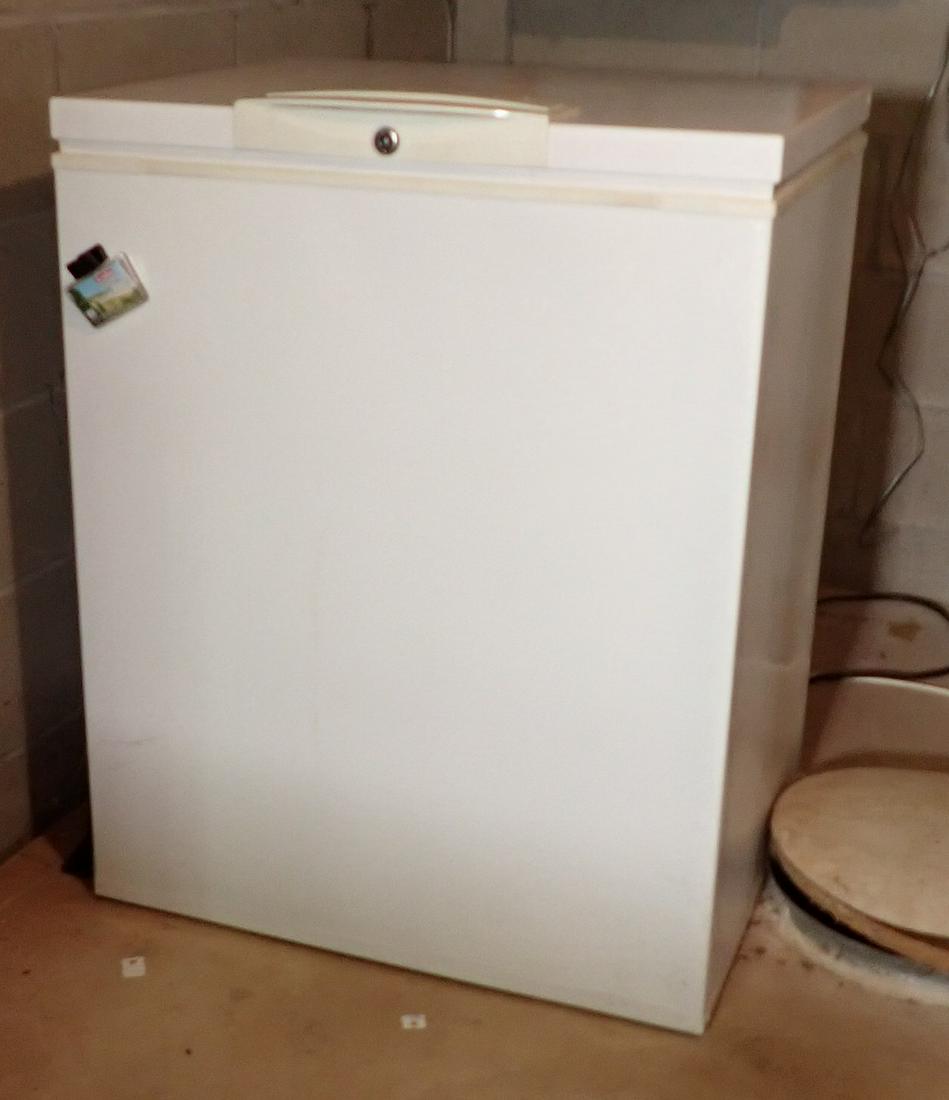 Kenmore Chest Freezer (1 of 3)