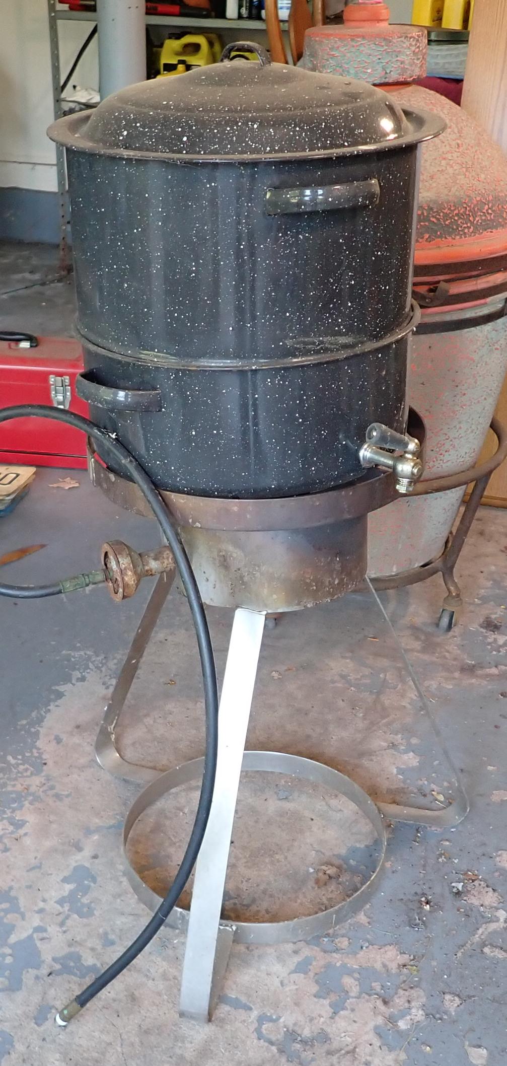 Clam Pot and Burner (1 of 3)