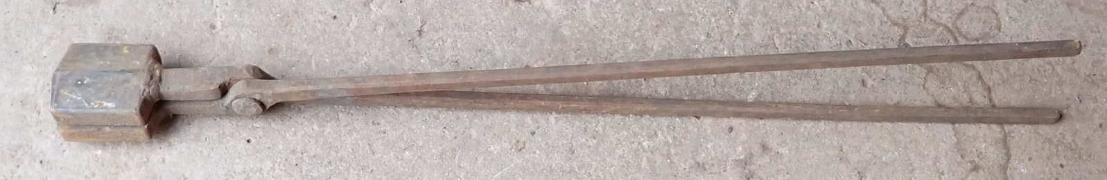 Blacksmith Chainmakers Tongs: Chain Makers tongs are approx 32 1/2" long