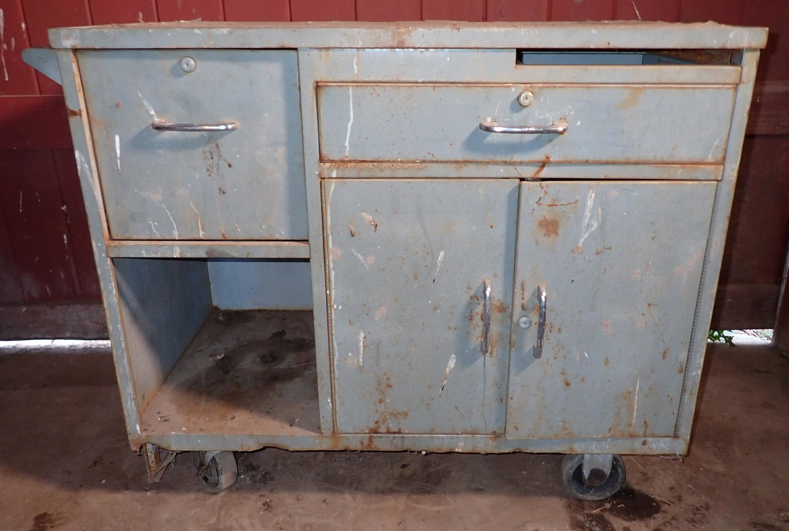 Vintage DoAll Rolling Cabinet / Workbench (1 of 9)