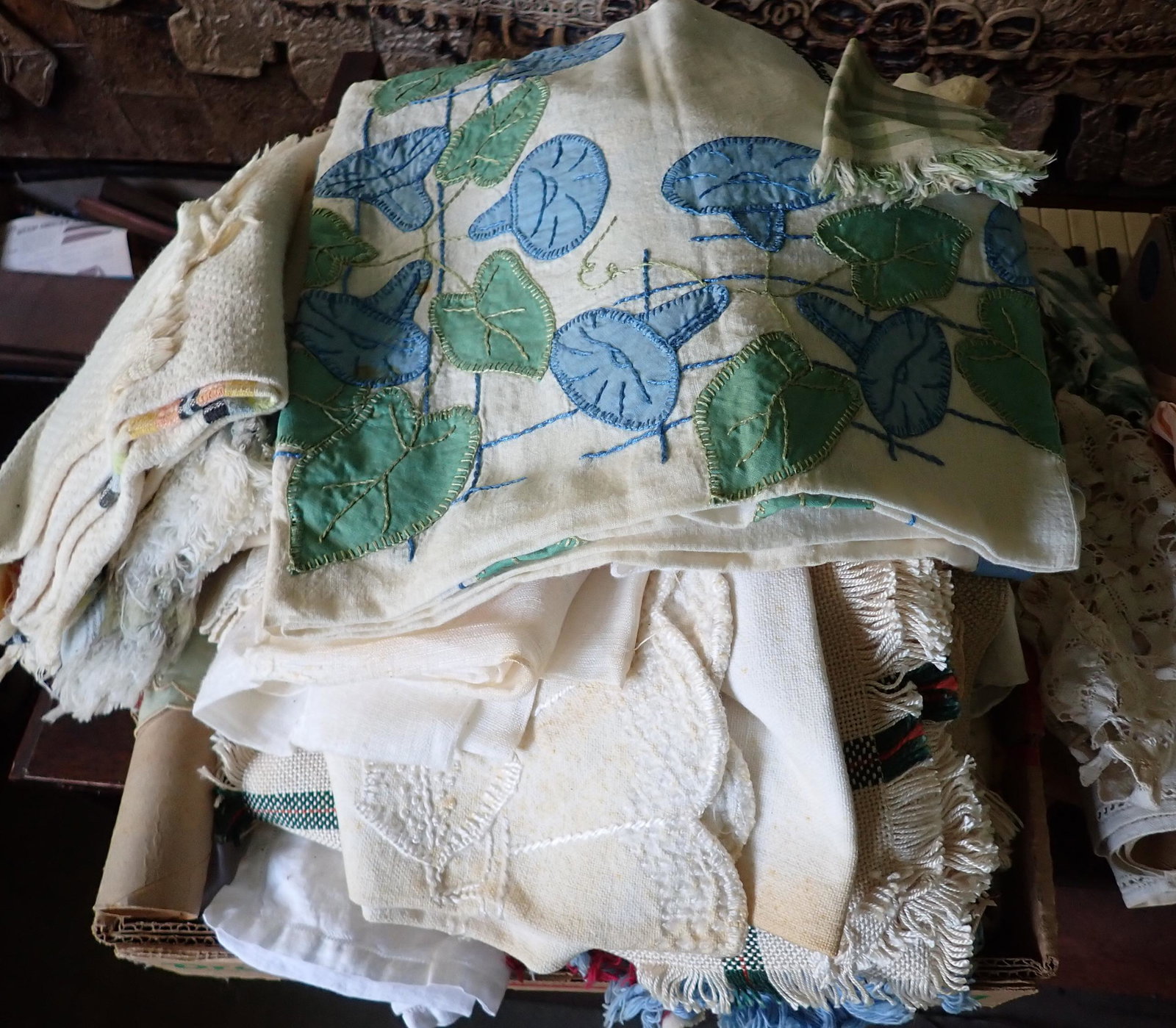 Box of Doilies Tablecloth & Misc Linens (1 of 3)