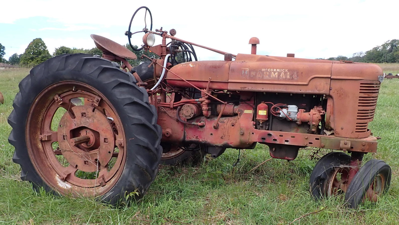 Farmall H Farm Tractor (1 of 13)