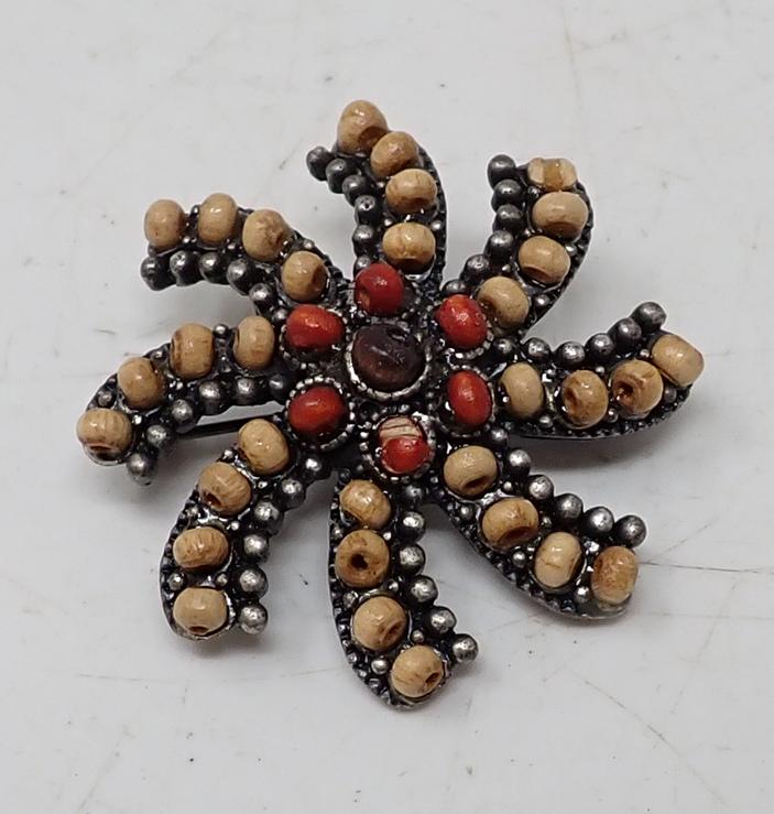 58 Vintage NOS Brooches (1 of 3)