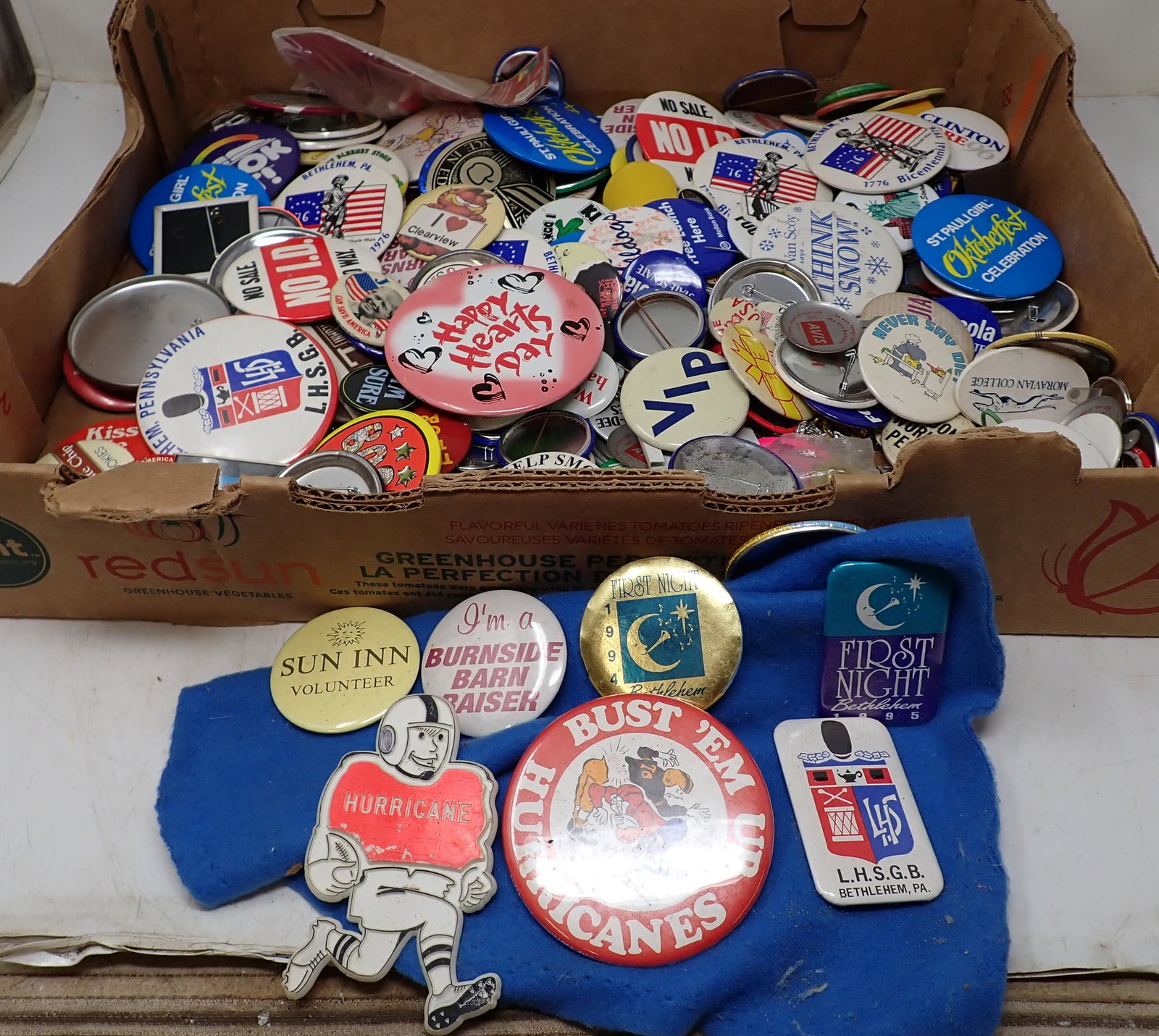 Large Lot of Vintage Pinbacks (1 of 4)