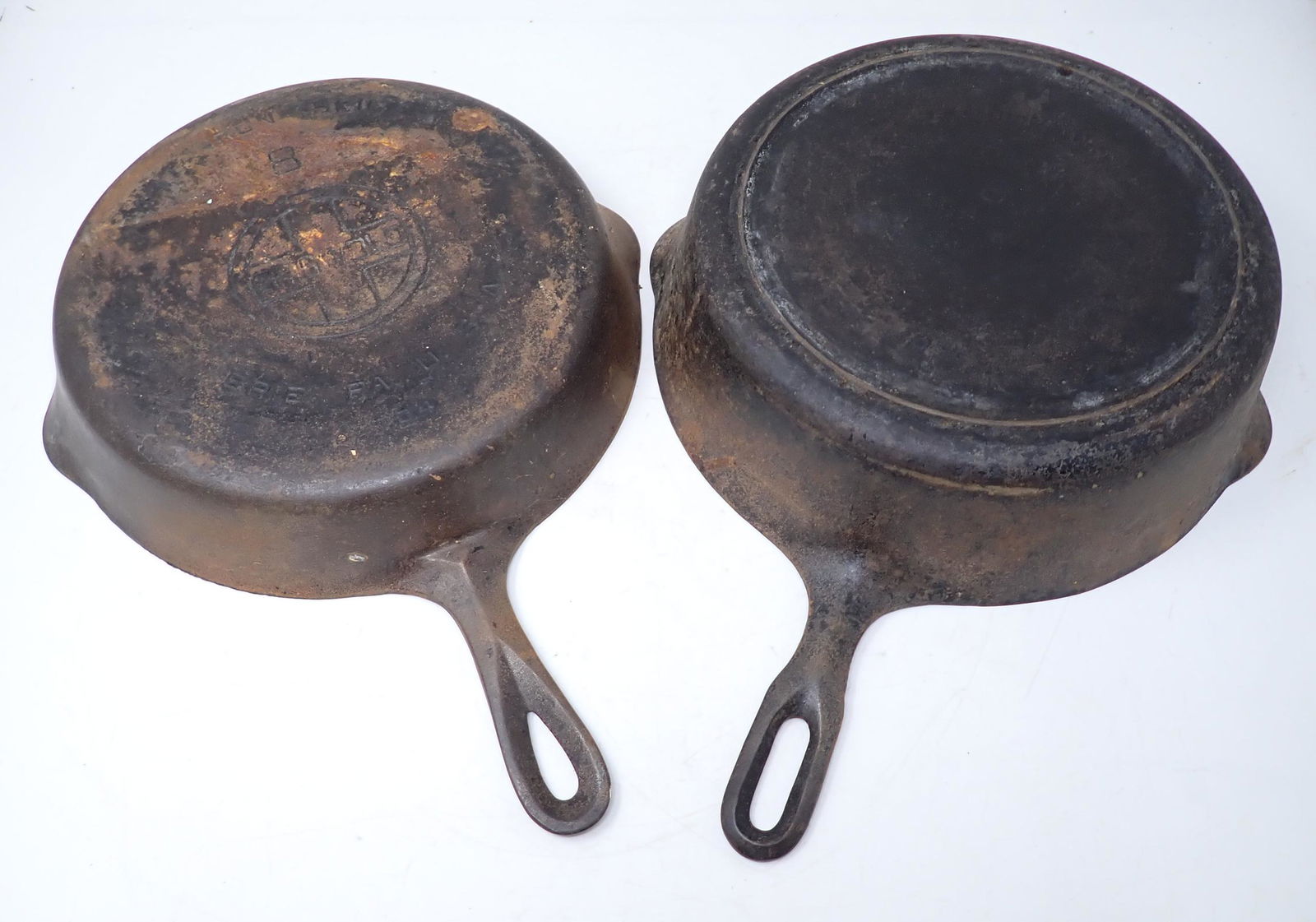 Cast Iron 1034B Chicken Pan & Griswold No. 8 Skillet (1 of 5)