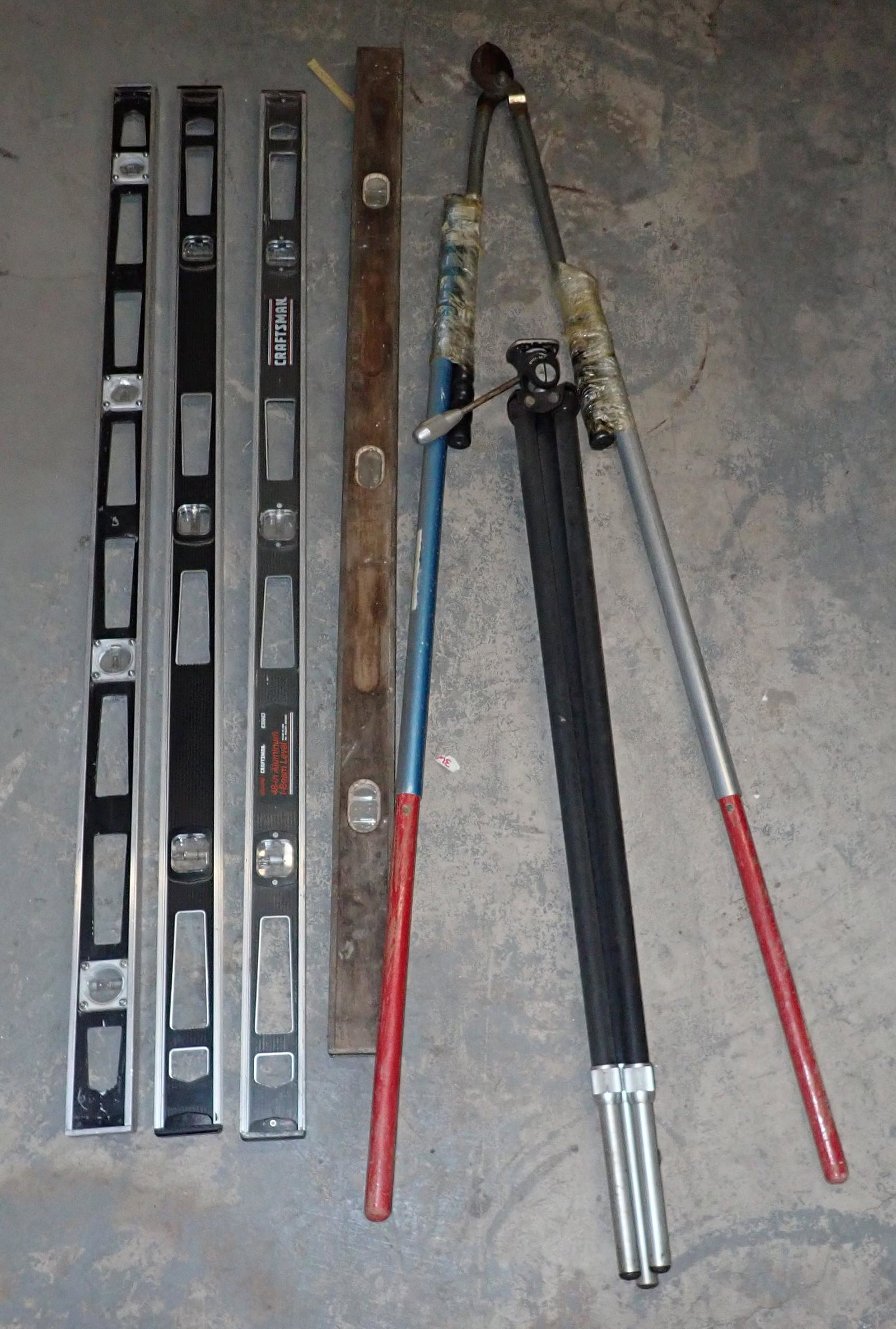 Levels Loppers & Tripod (1 of 1)