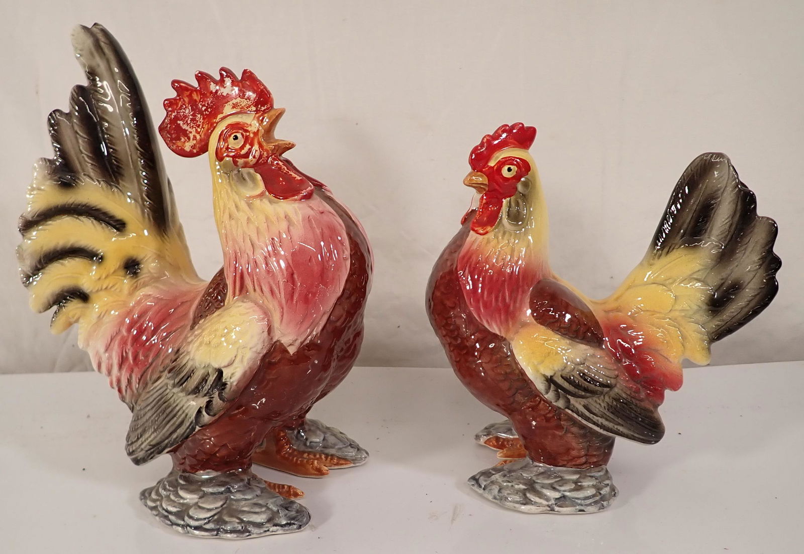 2 Thames Rooster Figurines (1 of 2)