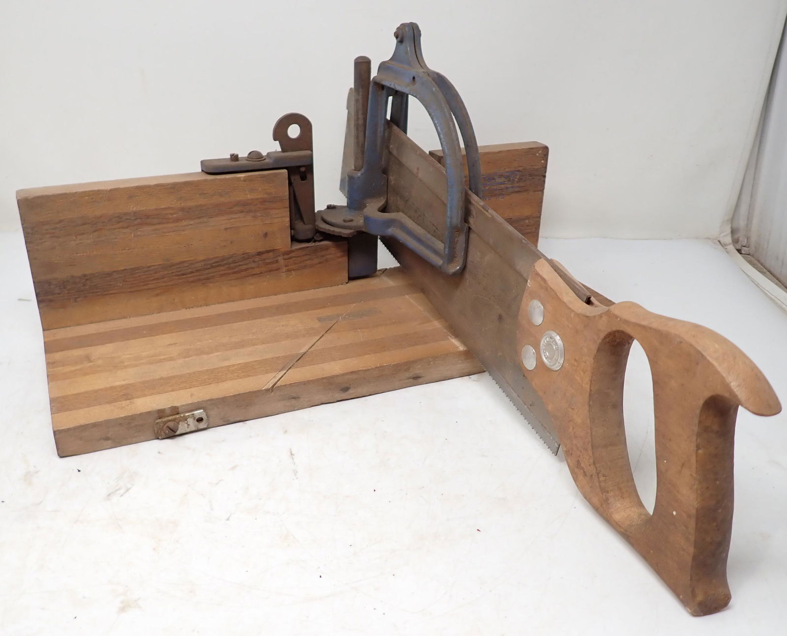 Stanley No 115 Miter Box & 14" Saw (1 of 4)